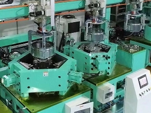 فهم خطوط الصحافة الهيدروليكية: مكونات وسير العمل الموضحة