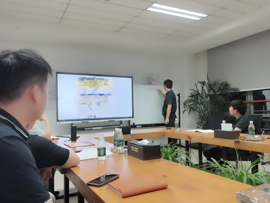 إنجاز بارز في مجال البحث والتطوير ｜IDO تكشف عن الجيل التالي من الماكينة المتكاملة للثني على شكل حرف Z والإغلاق بالقفل —— المستخدمة في إنتاج غسالات الأجهزة المنزلية